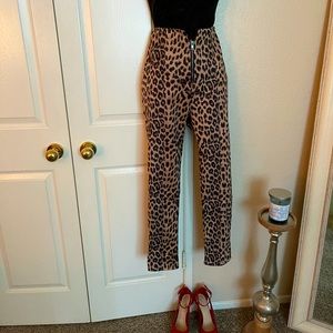 Sexy high waisted Animal Print pants 😍